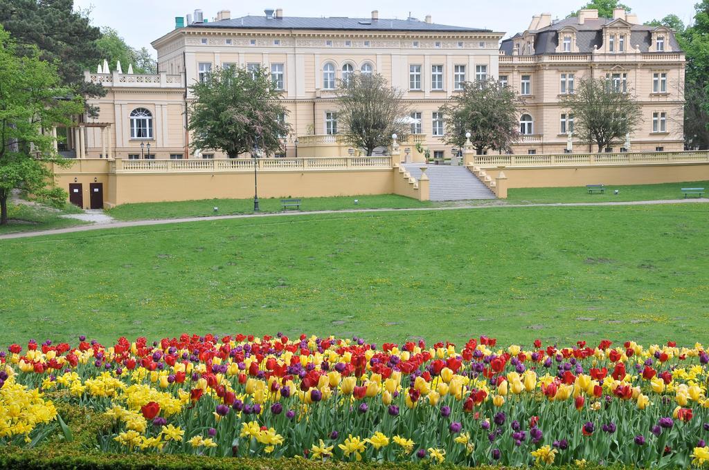 Zespol Palacowo-Parkowy W Ostromecku Ostromecko Exterior foto